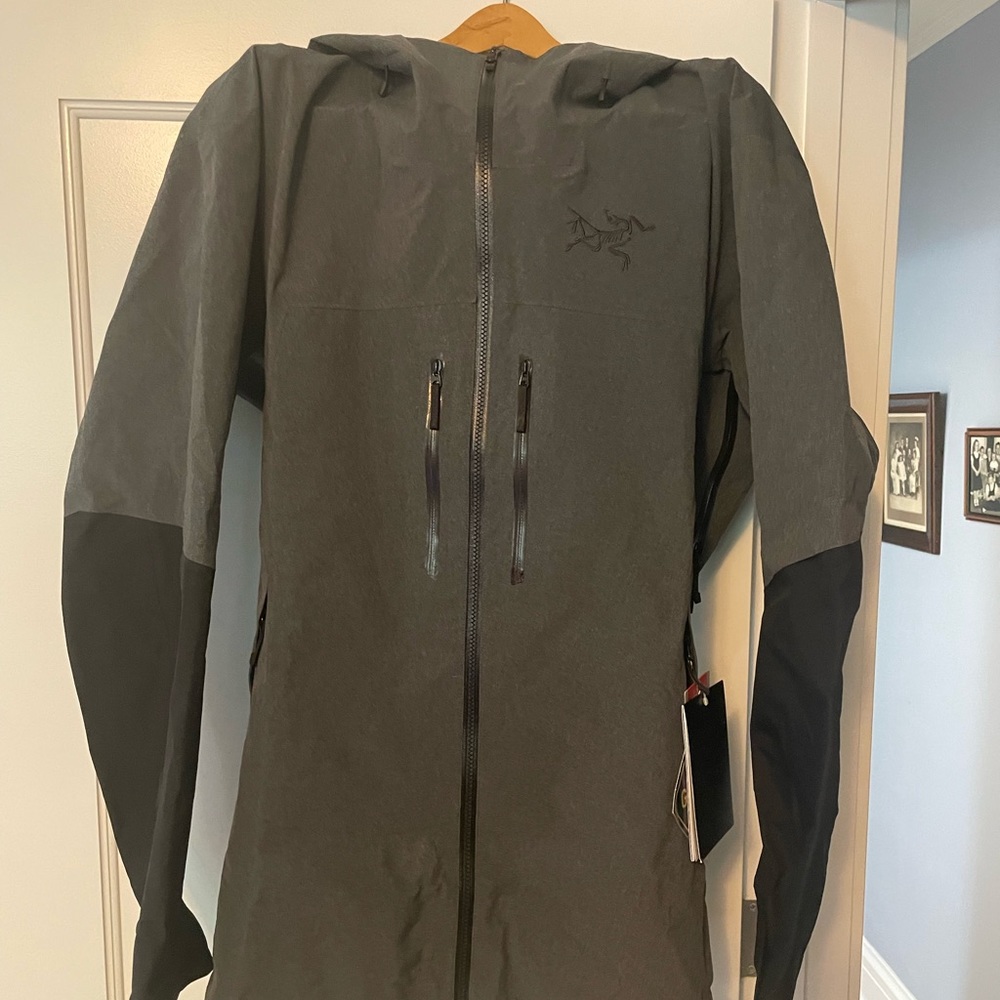 Arcteryx Micon ski/snowboard jacket in black/heather size XL.  New with tags!